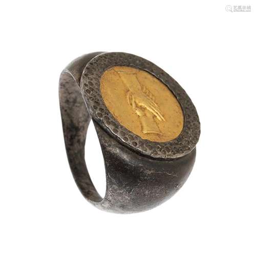 Ring. Rome, 2nd-3rd century AD. In gold and silver. Measures...