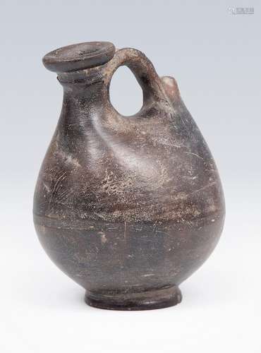 Etruscan Askos. 6th century BC. In black bucchero. Measures:...