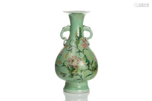 CHINESE GREEN CELADON GLAZED VASE