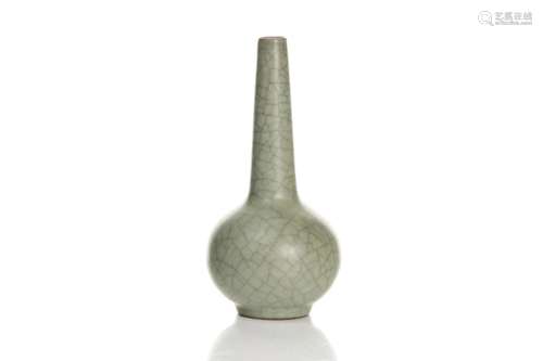 CHINESE CELADON CRACKLE GLAZED CERAMIC BOTTLE VASE