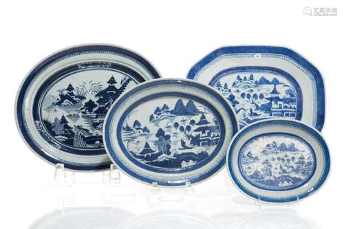 FOUR CHINESE EXPORT BLUE AND WHITE PLATTERS