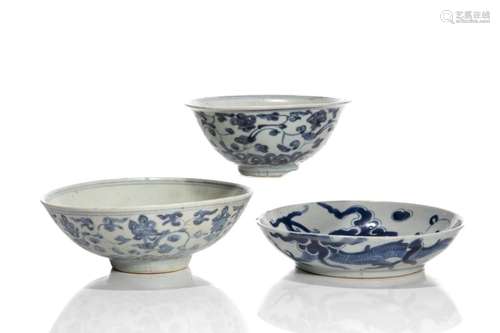 THREE CHINESE BLUE AND WHITE PORCELAIN BOWLS