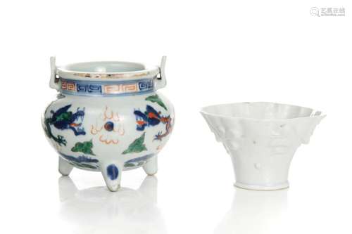 TWO PIECES OF CHINESE CEREMONIAL PORCELAIN