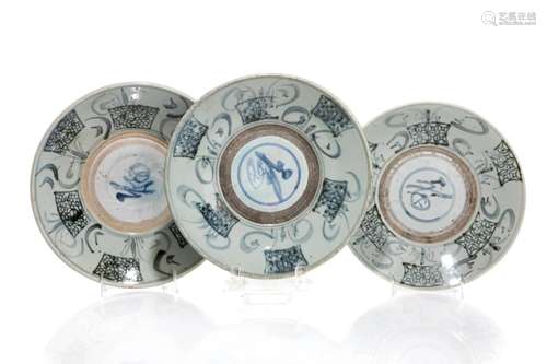 THREE CHINESE BLUE AND WHITE PORCELAIN PLATES