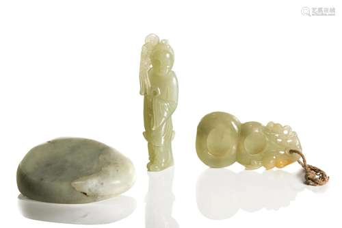 GROUP OF THREE CHINESE JADE CARVINGS