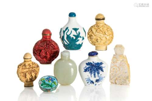 GROUP OF EIGHT ASSORTED CHINESE SNUFF BOTTLES/BOX