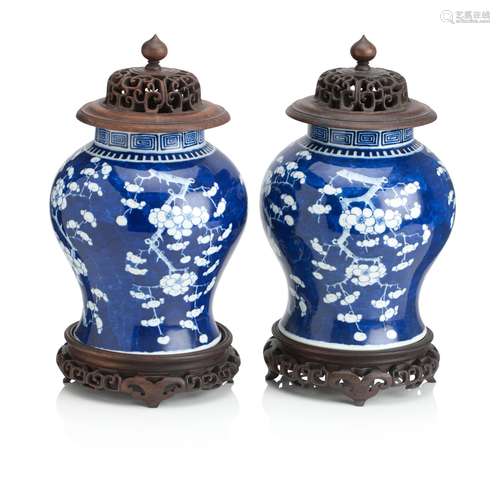 A PAIR OF BLUE AND WHITE VASES