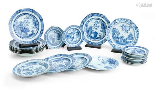 A COLLECTION OF CHINESE EXPORT BLUE AND WHITE PLATES