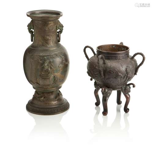 A LATE 19TH CENTURY JAPANESE BRONZE VASE