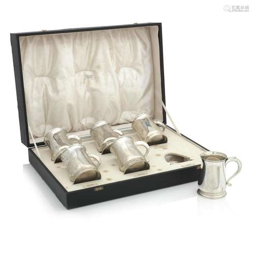 A SET OF SIX MODERN SILVER MUGS, CASED