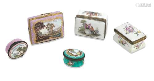 A STAFFORDSHIRE ENAMEL SNUFF BOX