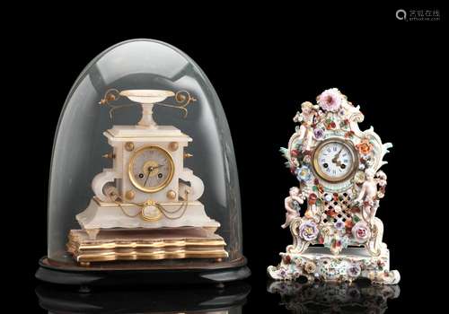 A 20TH CENTURY GERMAN GILT PORCELAIN MANTLE CLOCK