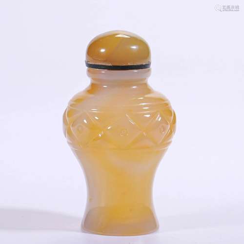 A Chinese Carved Agate Snuff Bottle Qing Dyn.