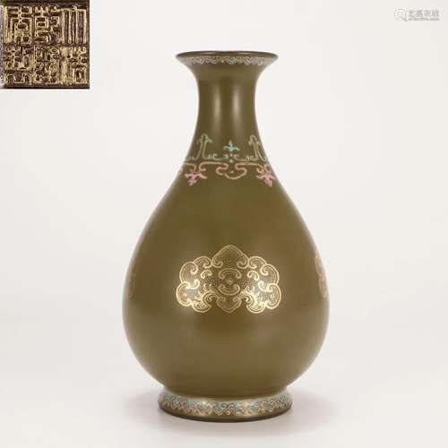 A Chinese Tea-dust Glazed Vase Yuhuchunping Qing Dyn.