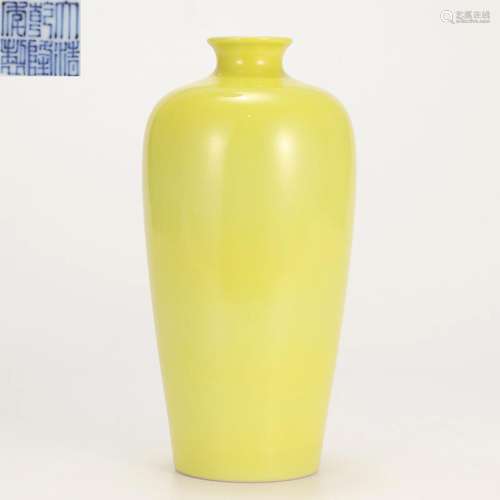 A Chinese Yellow Glazed Vase Meiping Qing Dyn.