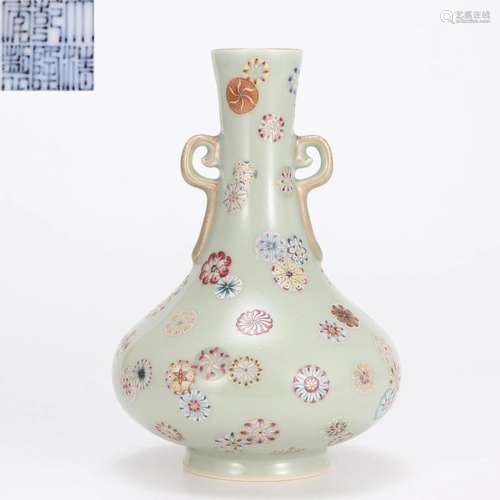 A Chinese Famille Rose Flower Balls Vase Qing Dyn.