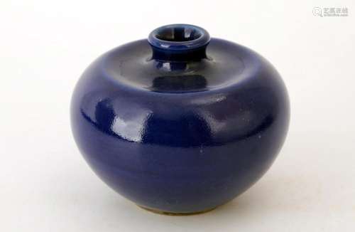 A BLUE-GLAZED PORCELAIN WATER DROPPER.