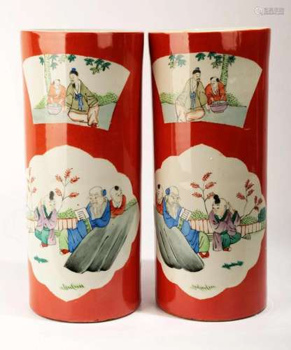 (2) A PAIR OF FAMILLE ROSE PORCELAIN HAT STAND AND