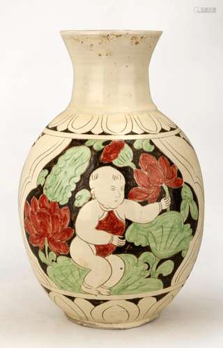 A CIZHOU WHITE GLAZED PORCELAIN VASE CARVED WITH LOTUS