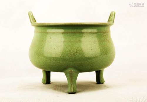 A GUAN-STYLE CELADON DING-FORM TRIPOD CENSER. THE BASE