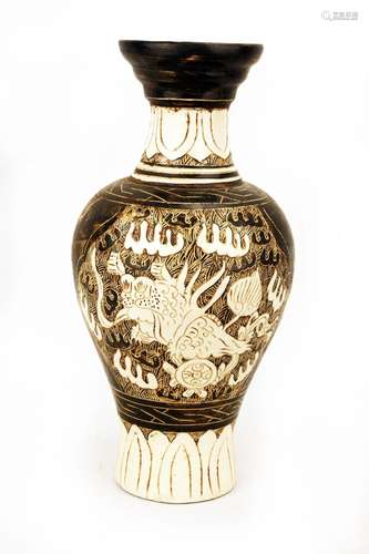 A CIZHOU BLACK GLAZED PORCELAIN VASE CARVED WITH KIRINS