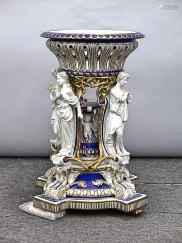 A LARGE CONTINENTAL STYLE PORCELAIN JARDINERE.C407.