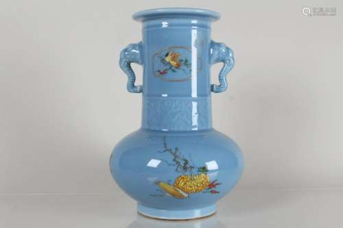 A Chinese Duo-handled Nature-sceen Porcelain