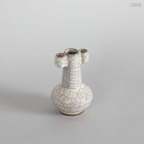 A Chinese Crackle-glazed Bottle Vase