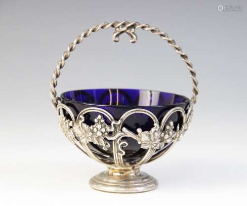 A Victorian silver sugar basket, Thomas Bradbury & Sons,...