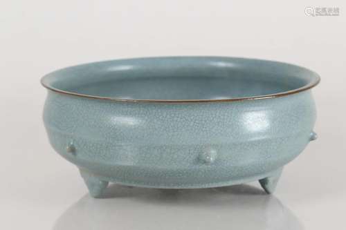 A Chinese Circular Crackglaze Porcelain Fortune Censer