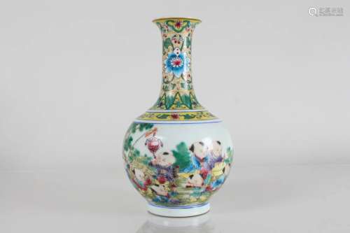 A Chinese Joyful-kid Detailed Porcelain Fortune Vase