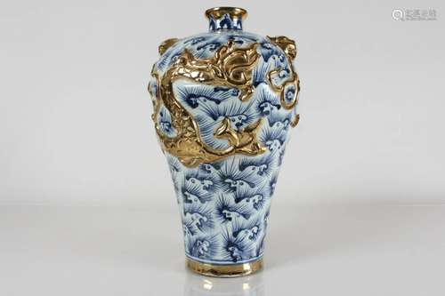 A Chinese Detailed Blue and White Plated Porcelain Vase