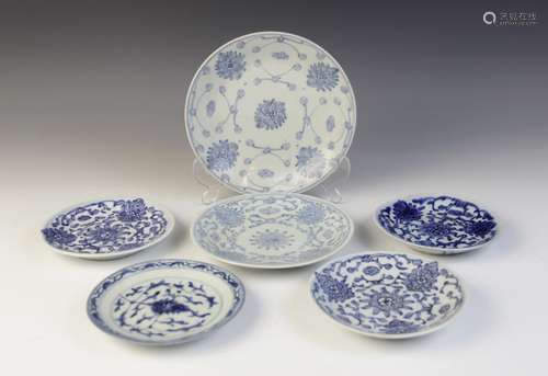 * Six assorted Chinese porcelain blue and white plates, 18th...