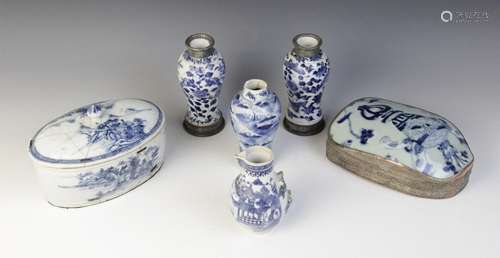 A selection of 18th century Chinese blue and white porcelain...