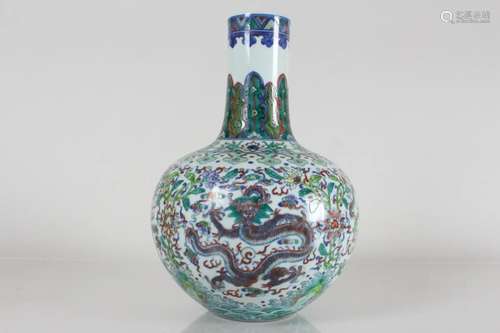 A Chinese Dragon-decorating Porcelain Fortune Vase