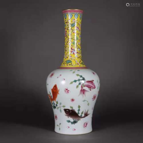 Qing Dynasty Qianlong Period Famille Rose Porcelain Bottle ,...