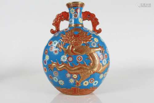 A Chinese Vividly-detailed Duo-handled