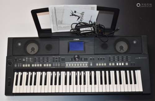 Yamaha PSR-S650 keyboard