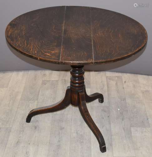 19thC circular oak table raised on tripod base, diameter 80c...