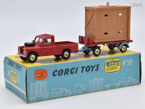 Corgi Toys diecast model Gift Set 19 Chipperfields Land-Rove...