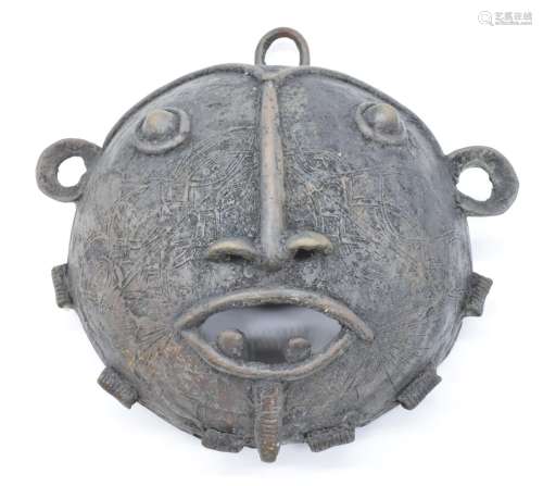 African tribal Benin bronze mask, diameter 22 x H9cm