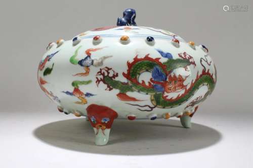 A Chinese Tri-podded Dragon-decorating Porcelain