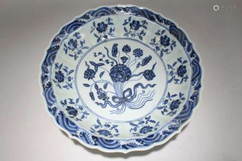 A Chinese Blue and White Massive Cutting-edge Fortune