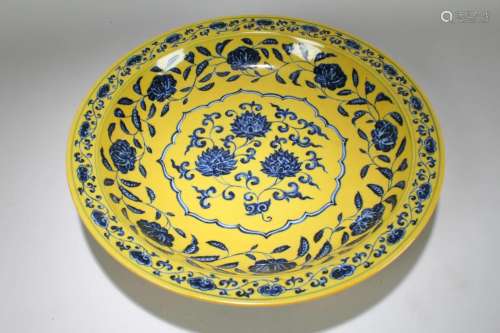 A Chinese Yellow-coding Massive Fortune Porcelain Plate