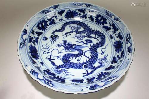A Chinese Dragon-decorating Blue and White Massive