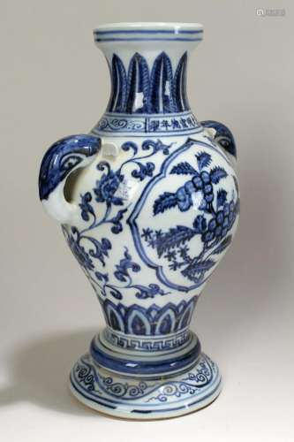 A Chinese Duo-handled Blue and White Porcelain Fortune