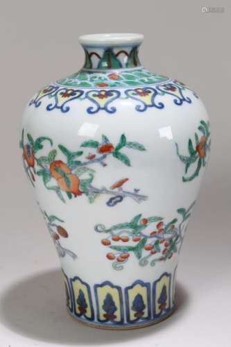 A Chinese Peach-fortune Longlife-symbol Porcelain Vase