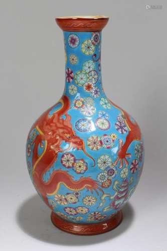 A Chinese Dragon-decorating Fortune Porcelain Vase