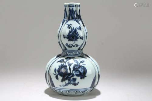 A Chinese Calabash-fortune Porcelain Vase