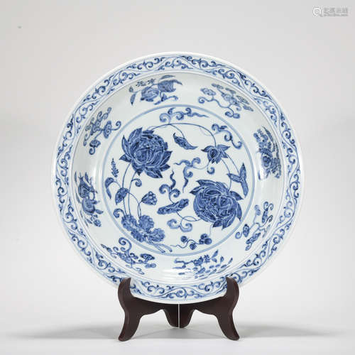 A blue and white 'floral' dish